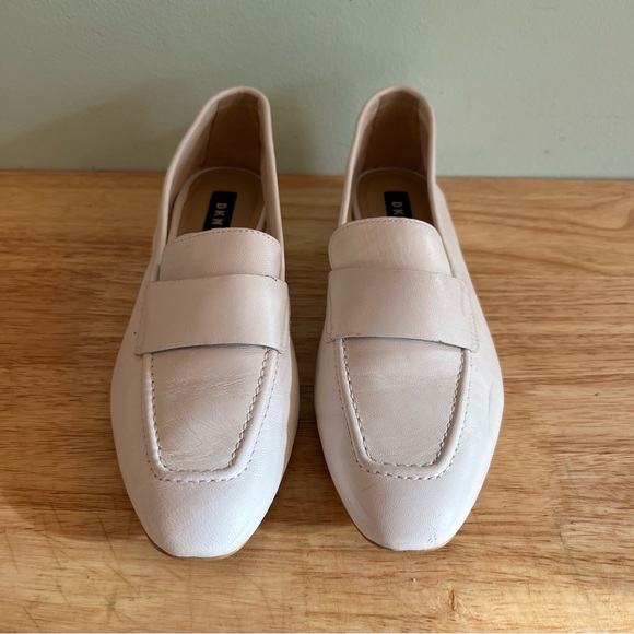 🌺HOST PICKx2🌺 DKNY Creamy White Loafers - Size 6 - Picture 2 of 12